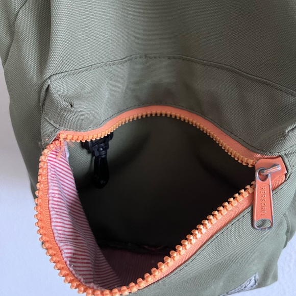 Herschel Backpack - Picture 5 of 10